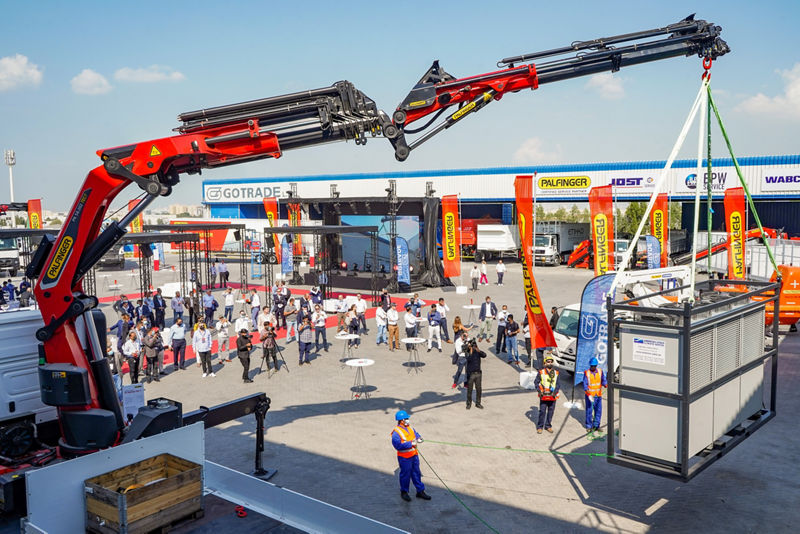 PALFINGER: PREMIUM PRESENTATION IN DUBAI